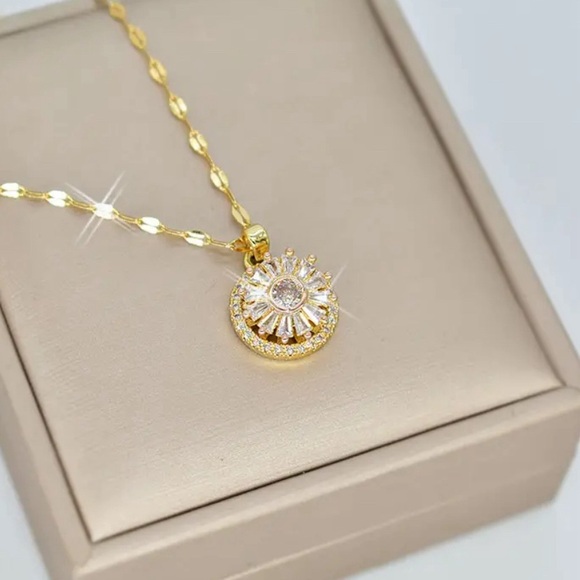 18k Gold Polished Spinner Necklace - 360* rotates - Picture 2 of 4